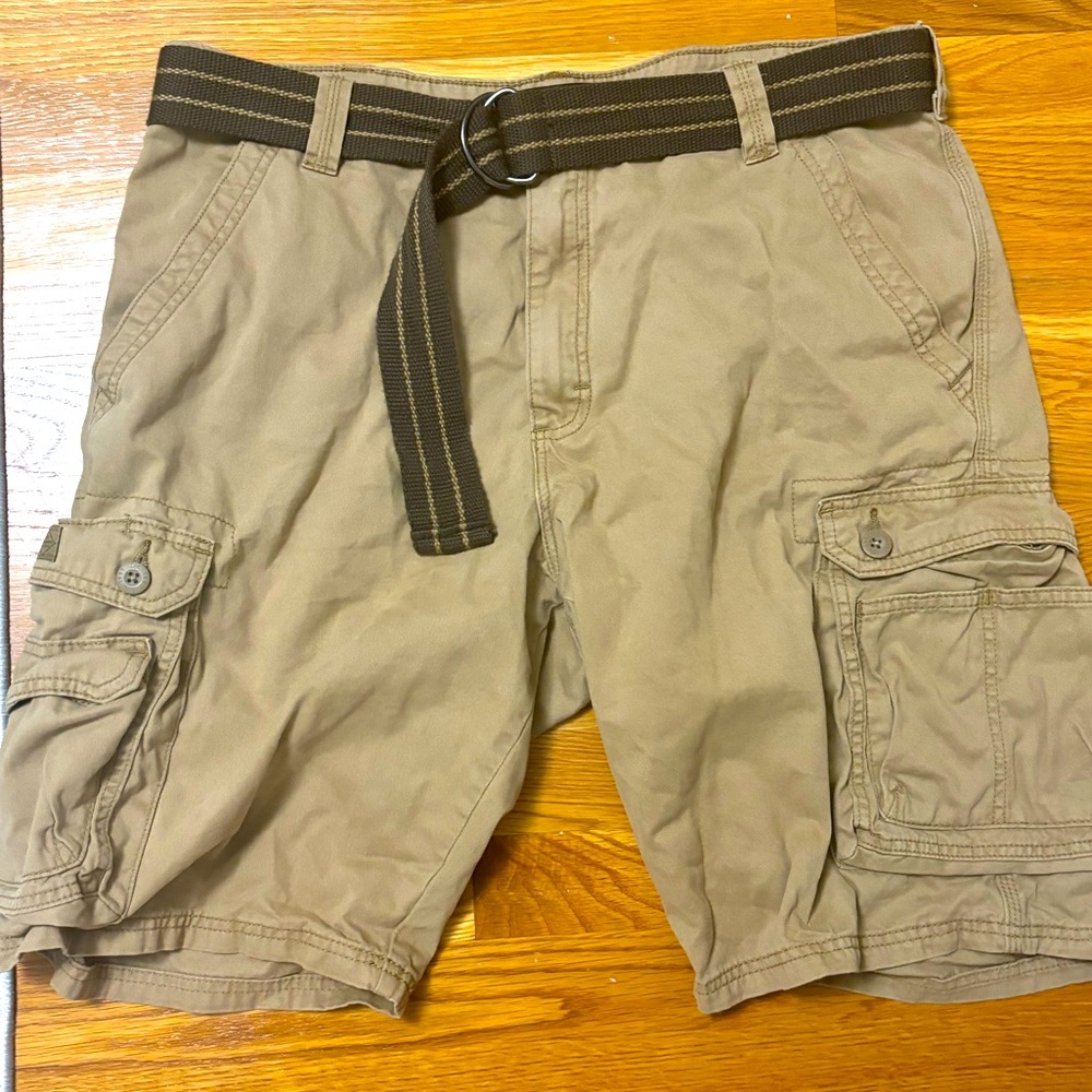 Men’s Size 36 Lee Cargo Shorts with Belt (Used Great Condition)